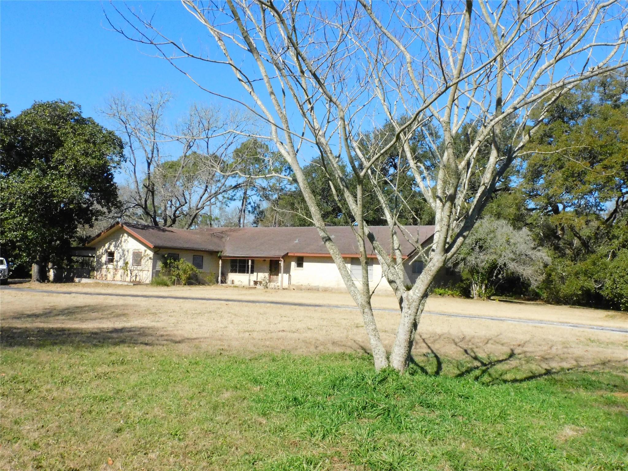 2408 Gun And Rod Road