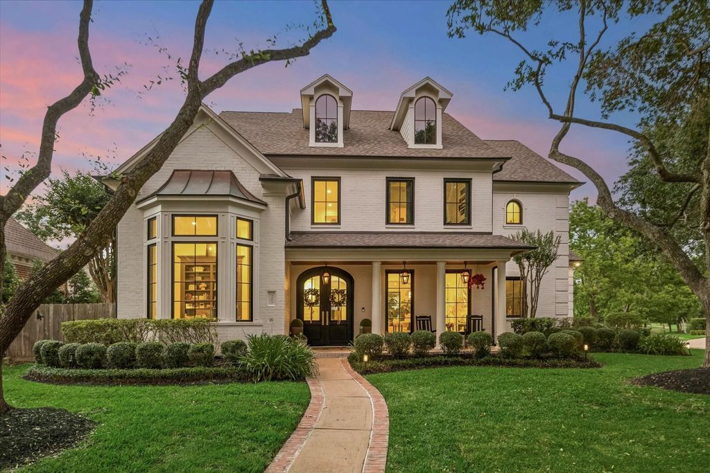 Photo of 3202 Oakmont Drive, Sugar Land, TX 77479 (MLS # 88208349)