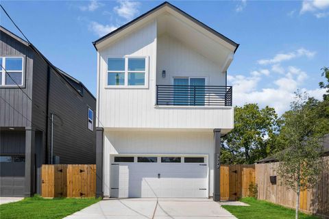 Photo of 3323 Rogers St, Houston, TX 77022 (MLS # 7263532)