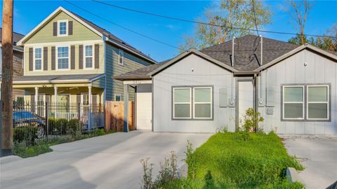 Photo of 8412 Sunnyhill Street, Houston, TX 77088 (MLS # 27967392)