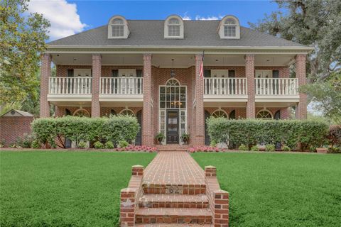 Photo of 62 Pipers Walk, Sugar Land, TX 77479 (MLS # 83523315)