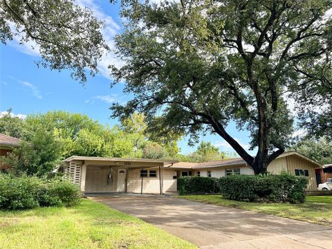 Photo of 1222 Sunset Lane, Texas City, TX 77590 (MLS # 44270779)