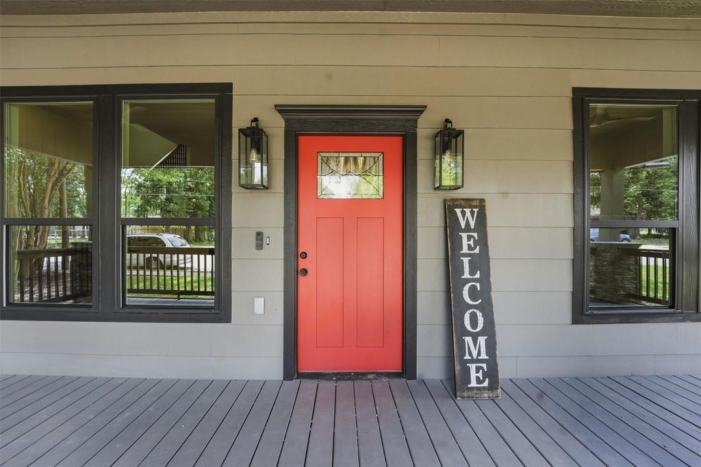 Photo of 915 North Roberson St ST, Conroe, TX 77301 (MLS # 95109727)