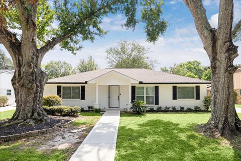 Photo of 5615 Indigo Street, Houston, TX 77096 (MLS # 61638220)