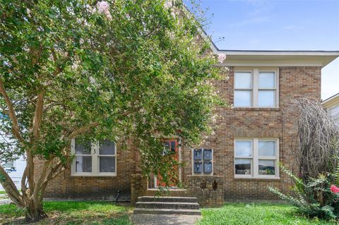 Photo of 419 W Polk Street #3, Houston, TX 77019 (MLS # 27282894) Photo of 419 W Polk Street #3, Houston, TX 77019 (MLS # 27282894)