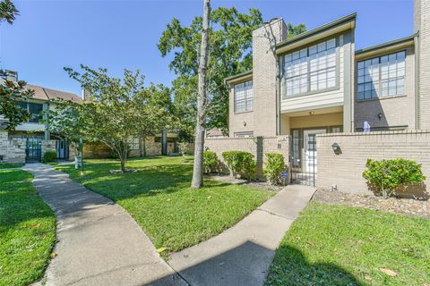 Photo of 736 Country Place Drive #A, Houston, TX 77079 (MLS # 11906027)