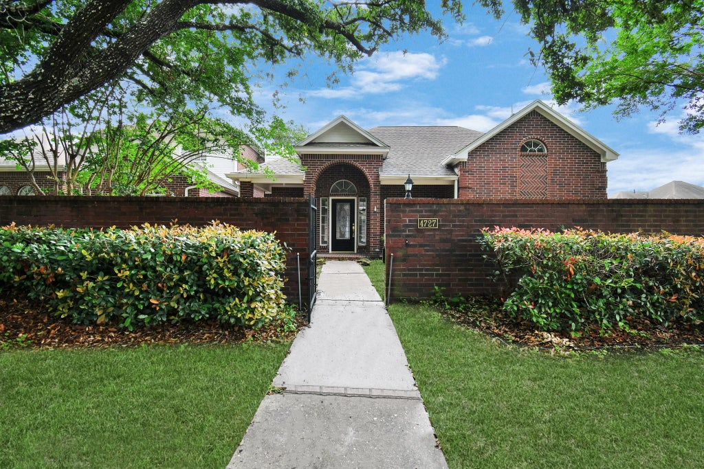 Photo of 4727 Cashel Castle Drive, Houston, TX 77069 (MLS # 76612383)