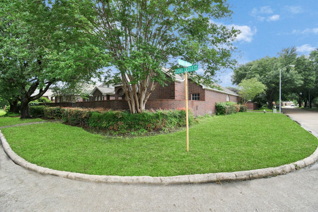 Photo of 4727 Cashel Castle Drive, Houston, TX 77069 (MLS # 76612383)