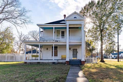 Photo of 401 Hanover Street, Edna, TX 77957 (MLS # 56753529)