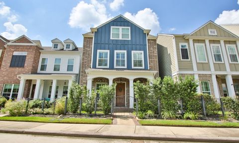 Photo of 15 E Breezy Way Way, The Woodlands, TX 77380 (MLS # 89684288)