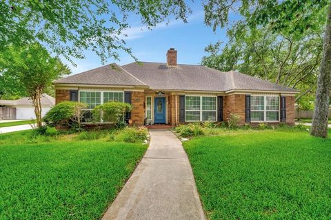Photo of 15402 Willow Shores Drive, Houston, TX 77062 (MLS # 48046104)