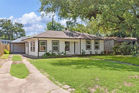 Photo of 2511 Evergreen Drive, Houston, TX 77087 (MLS # 13142342)