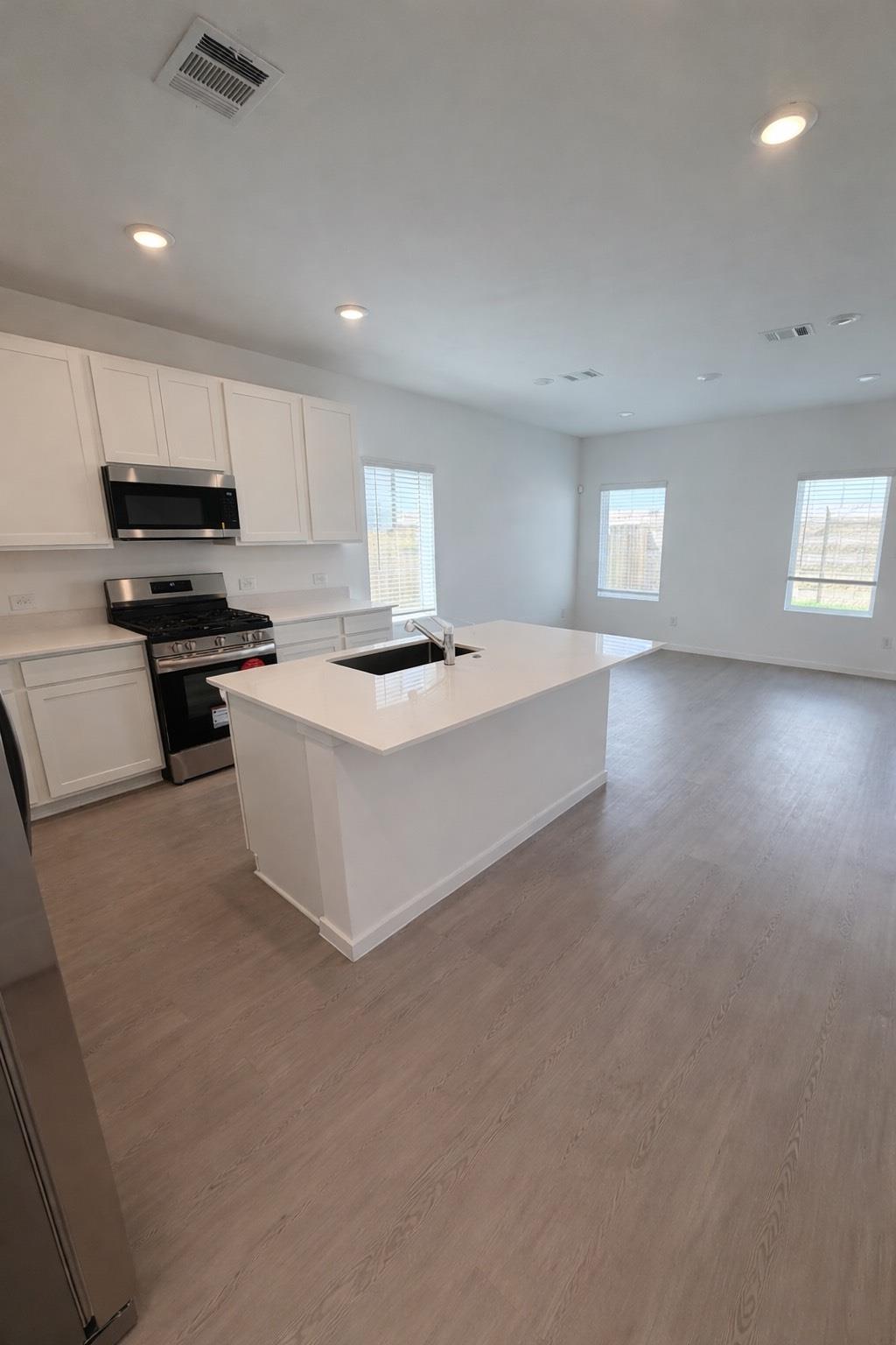 2211 Salinas Dr