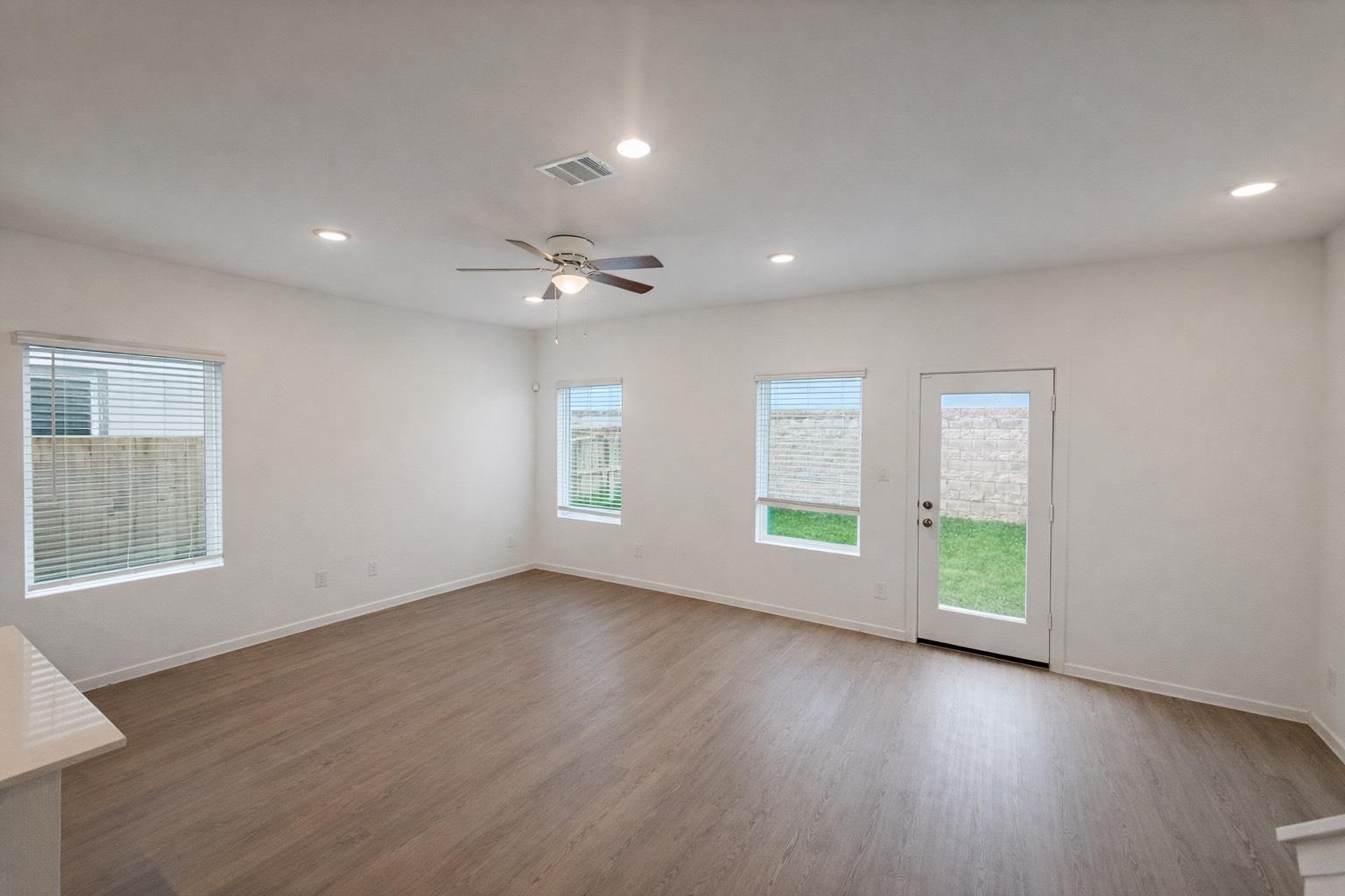 2211 Salinas Dr