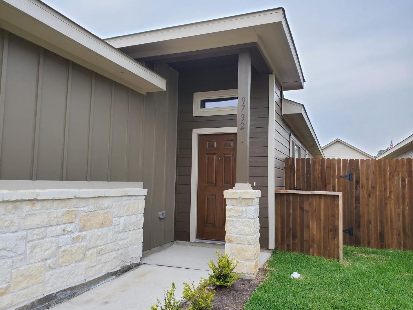 9732-9736 Grosbeak Lane