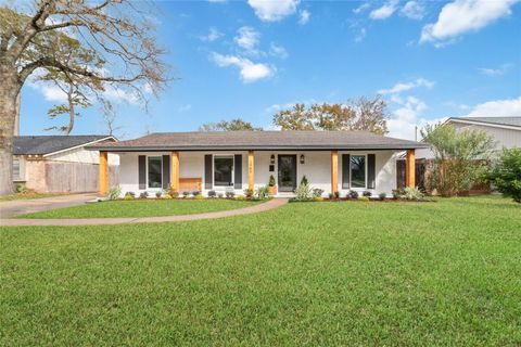 Photo of 10206 Oakpoint Drive, Houston, TX 77043 (MLS # 89151282)