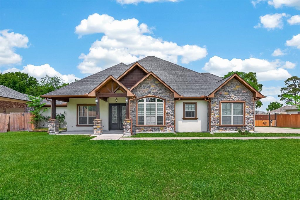 Photo of 122 Whites Lake Estates Drive, Highlands, TX 77562 (MLS # 26948139)