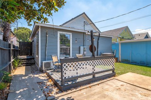 Tiny photo for 2912 Avenue N 1/2, Galveston, TX 77550 (MLS # 23728876)