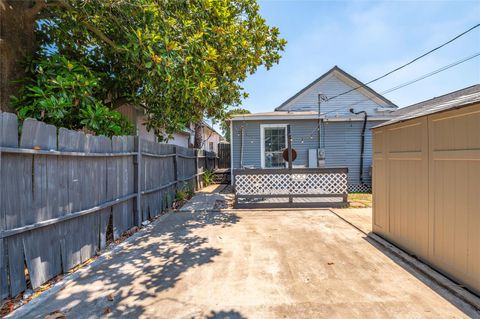 Tiny photo for 2912 Avenue N 1/2, Galveston, TX 77550 (MLS # 23728876)