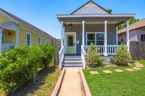 Tiny photo for 2912 Avenue N 1/2, Galveston, TX 77550 (MLS # 23728876)