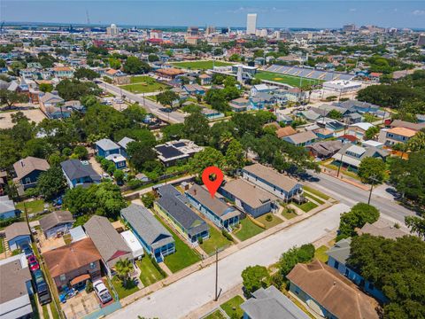 Tiny photo for 2912 Avenue N 1/2, Galveston, TX 77550 (MLS # 23728876)