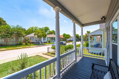 Tiny photo for 2912 Avenue N 1/2, Galveston, TX 77550 (MLS # 23728876)