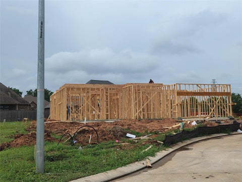 Photo of 106 Lake Woodshore Court, Clute, TX 77531 (MLS # 32641720)