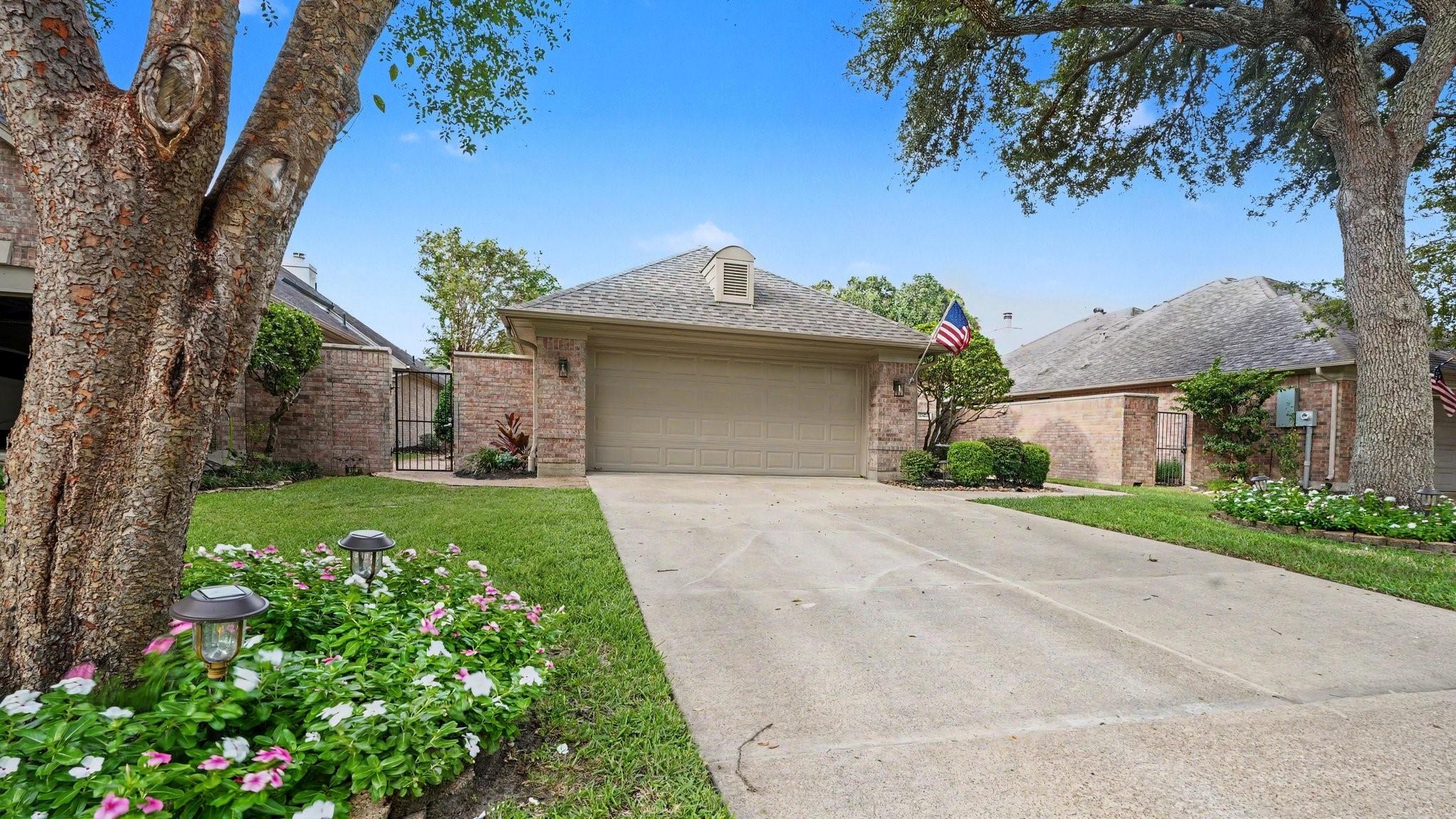 2423 Thorndon Park Court