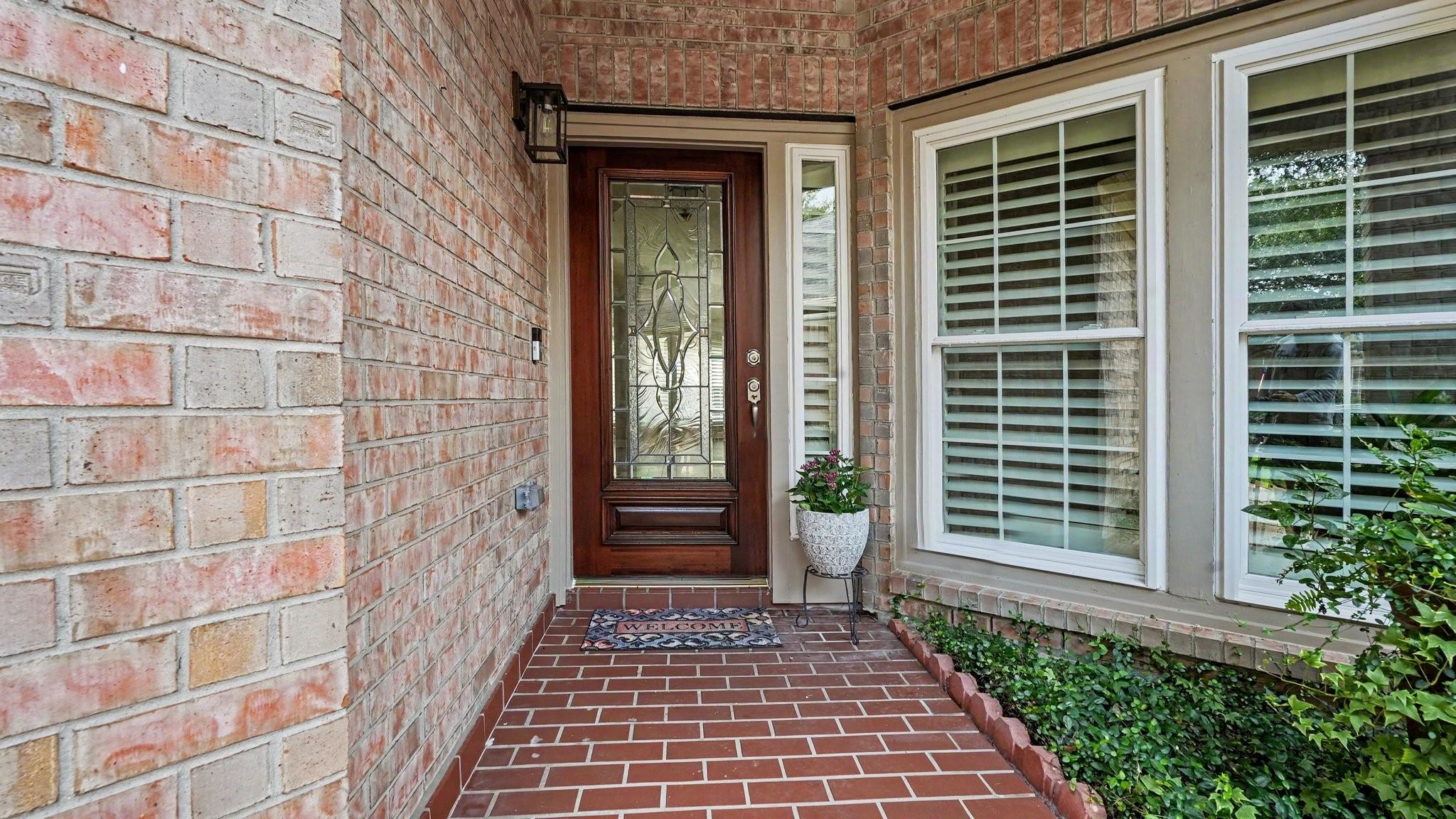2423 Thorndon Park Court