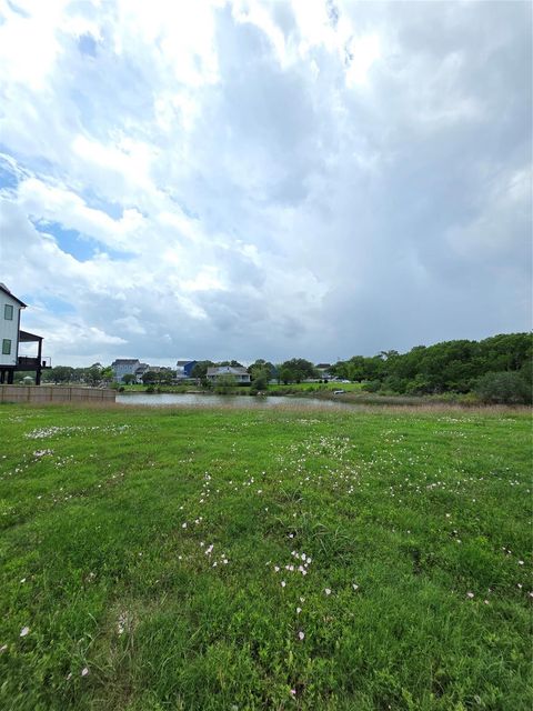 Photo of 1326 Shelter Cove Drive, Seabrook, TX 77586 (MLS # 33714878)