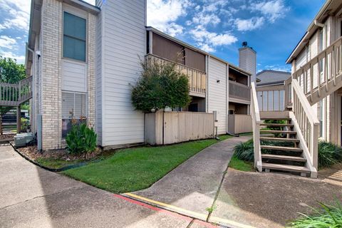 Photo of 3919 Fairmont Parkway #177, Pasadena, TX 77504 (MLS # 939490)