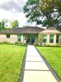 4715 Laurel Street Bellaire TX 77401