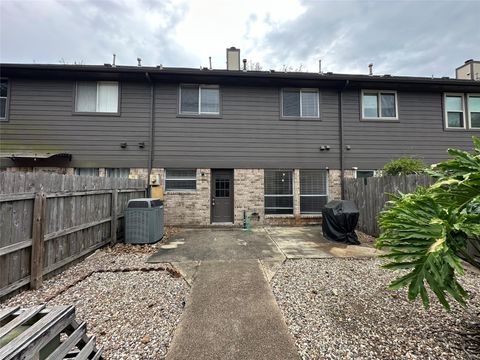 Tiny photo for 2204 Gemini Street, Houston, TX 77058 (MLS # 74115665)