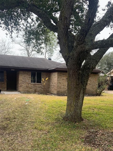 Photo of 308 Circle Drive, Wharton, TX 77488 (MLS # 60651115)