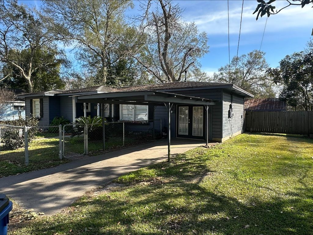 Photo of 2309 Bradford Street, Orange, TX 77630 (MLS # 44982305)
