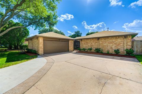 Photo of 7918 Tamayo Drive, Houston, TX 77083 (MLS # 91448271)