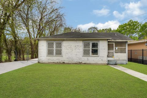 Tiny photo for 4722 Edmund Street, Houston, TX 77020 (MLS # 73021470)