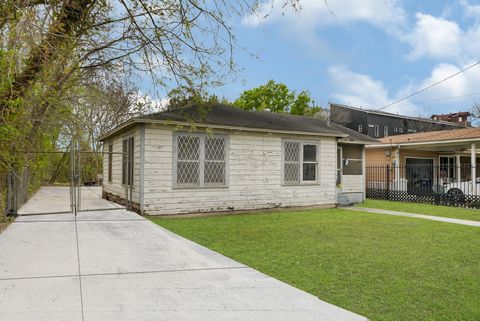 Photo of 4722 Edmund Street, Houston, TX 77020 (MLS # 73021470)
