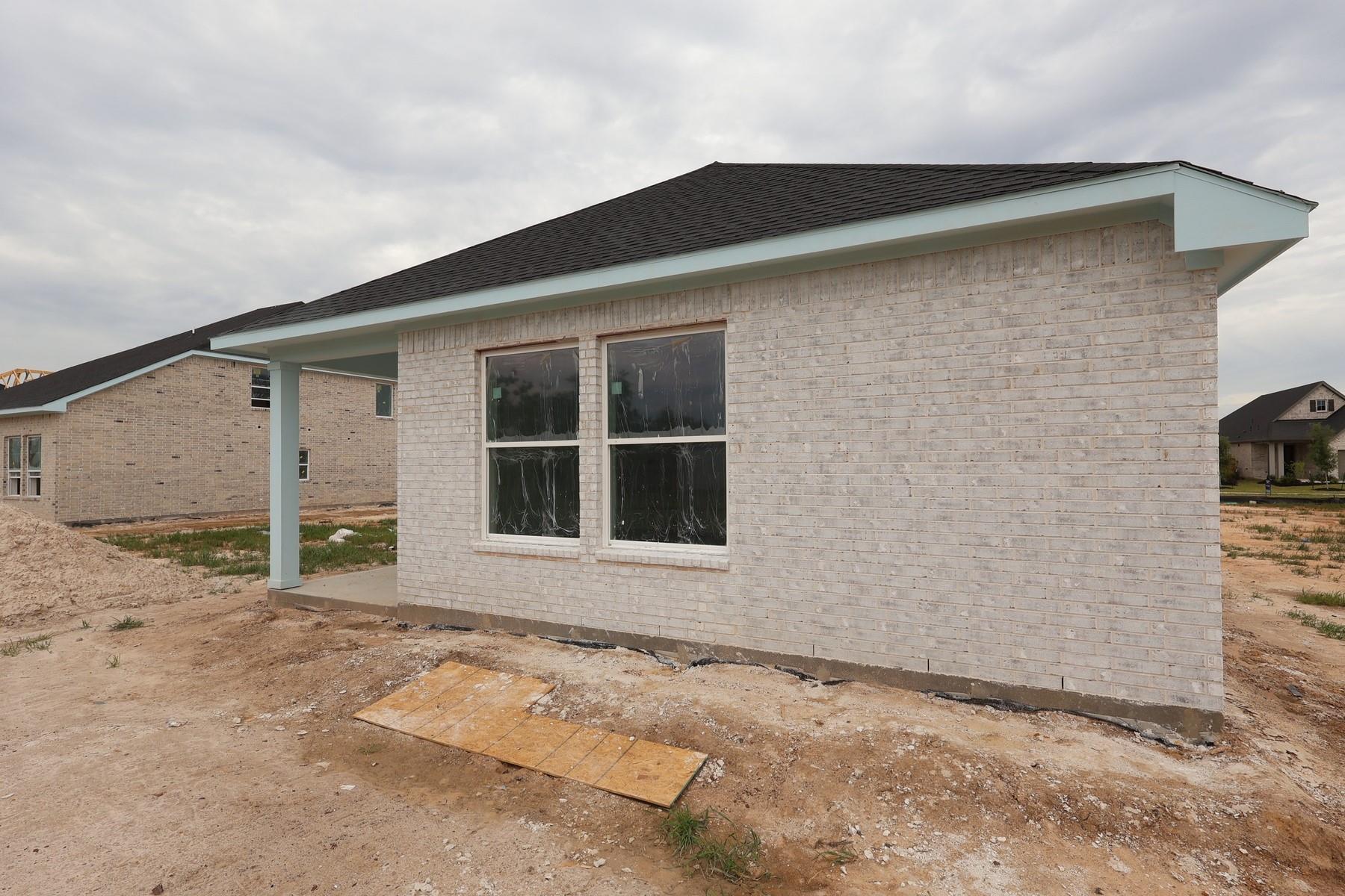 27231 Scarlet Paint Brush Drive