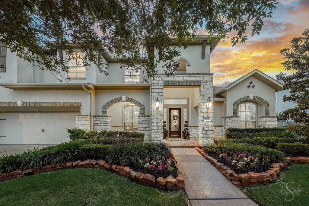 Photo of 5030 Quiet Falls Lane, Fulshear, TX 77441 (MLS # 32354119)