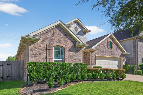 Photo of 4821 La Piedra Ln, League City, TX 77573 (MLS # 89024755)