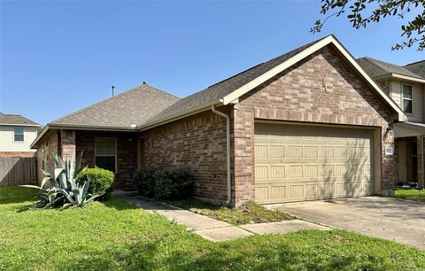 Photo of 1934 Acorn Glen Trail, Fresno, TX 77545 (MLS # 30753019)