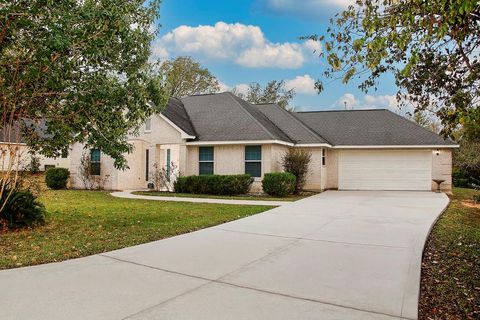 Photo of 12121 Ridgeway Drive, Willis, TX 77318 (MLS # 43045897)