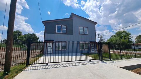 Photo of 9806 Fillmore Street #B, Houston, TX 77029 (MLS # 94649688)