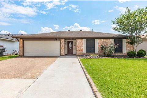 Homes For Sale - 215 N 37th Street<br/> Jefferson County, Nederland, TX 77627