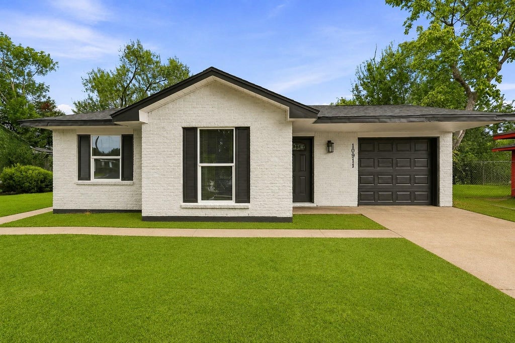 Photo of 10911 Murr Way, Houston, TX 77048 (MLS # 59356049)