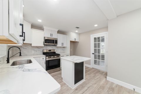 Homes For Sale - 1416 E Avenue B<br/> Matagorda County, Bay City, TX 77414