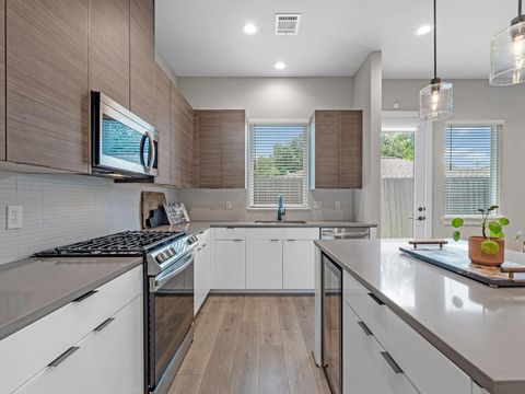 Photo of 307 Charlock Street, Houston, TX 77022 (MLS # 6952364)