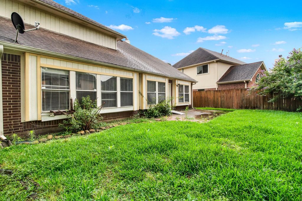 Photo of 5719 W Vistaglen Loop, Houston, TX 77084 (MLS # 47838151)