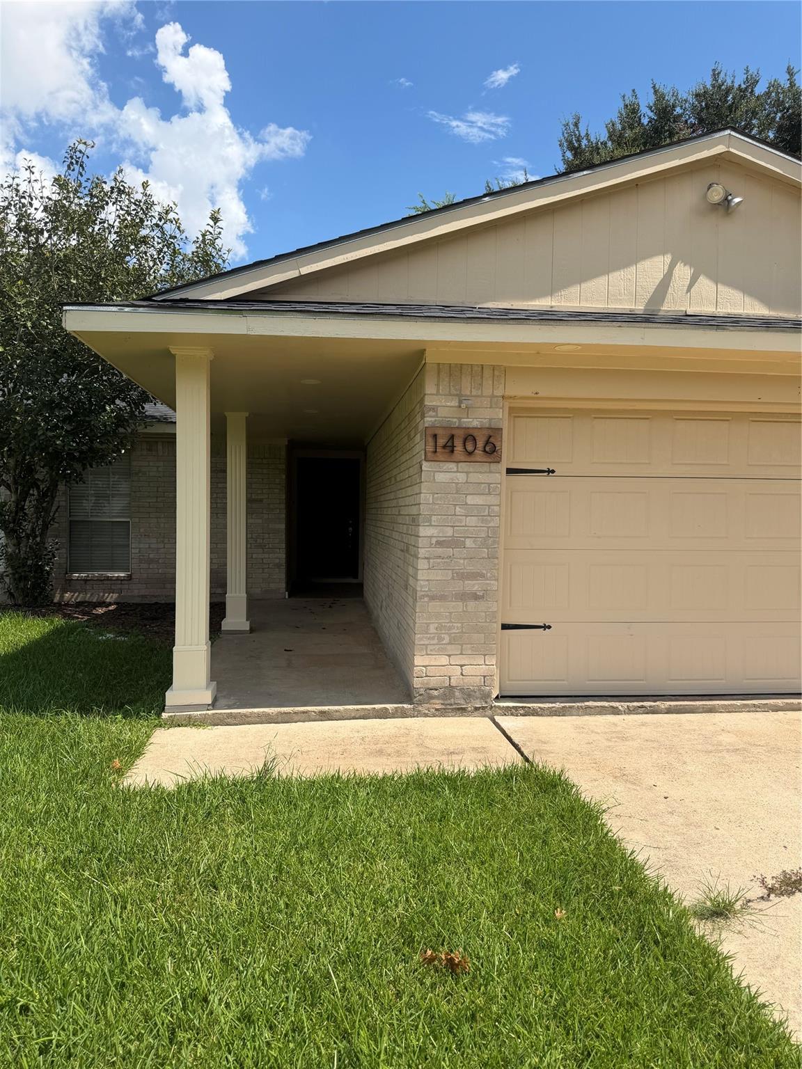 1406 Ashwood Drive